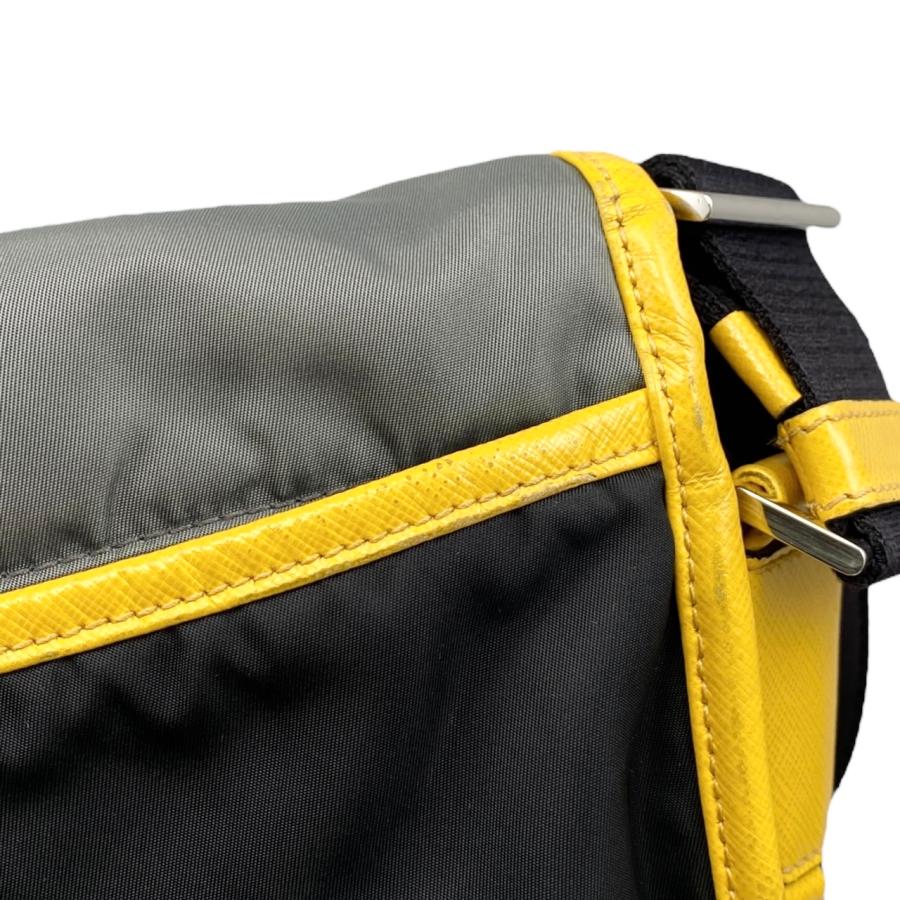良品 PRADA プラダ ナイロン テスート 三角ロゴ ショルダー バッグ イエロー a3348 PRADA - プラダ 三角ロゴプレート トライアングル ショルダーバッグ