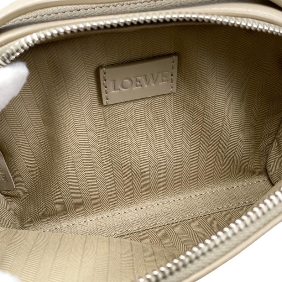 ✨希少モデル美品✨ロエベ ショルダーバッグ アナグラム ゴールド金具 カメラ 黒 LOEWE（ロエベ） アナグラム パファー ゴヤケース シャイニーナパラム
