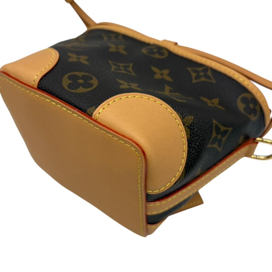 LOUIS VUITTON ノエ パース モノグラムキャンバス ショルダーバッグ ルイ·ヴィトン】シックでモダンなバッグ「ノエ パース·LV チャーム」が