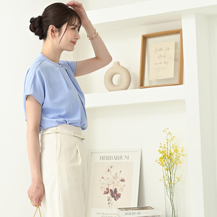 【極美品】ワフ　半袖ブラウス・ふわっと 軽くやさしい 肌触り・リネン(麻) リネントップス】ふわっと 軽くやさしい 肌触り/ 白色 p015a-wht1