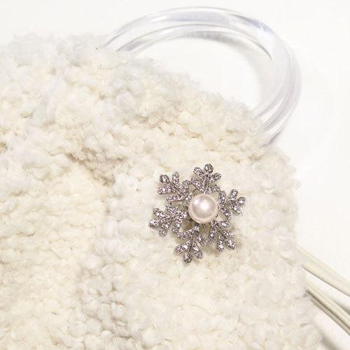 ブローチ(br216) 大粒パール&RS雪の結晶 ラインストーン樹枝状スノー