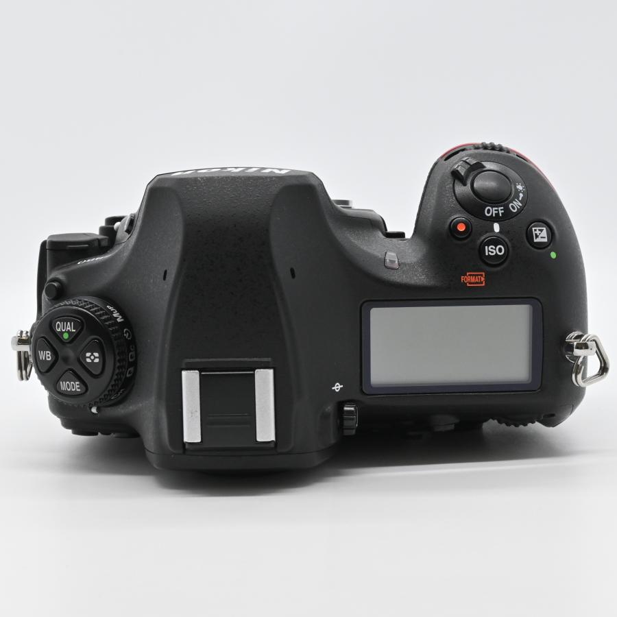 ショット数2001回☆ Nikon D7000 ボディ のみ ショット数2001回