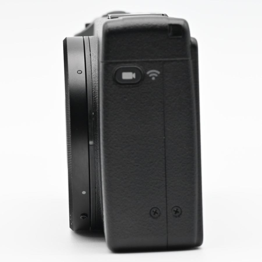 RICOH GR IIIx ショット数 8319回 Ricoh GR IIIx review: A street