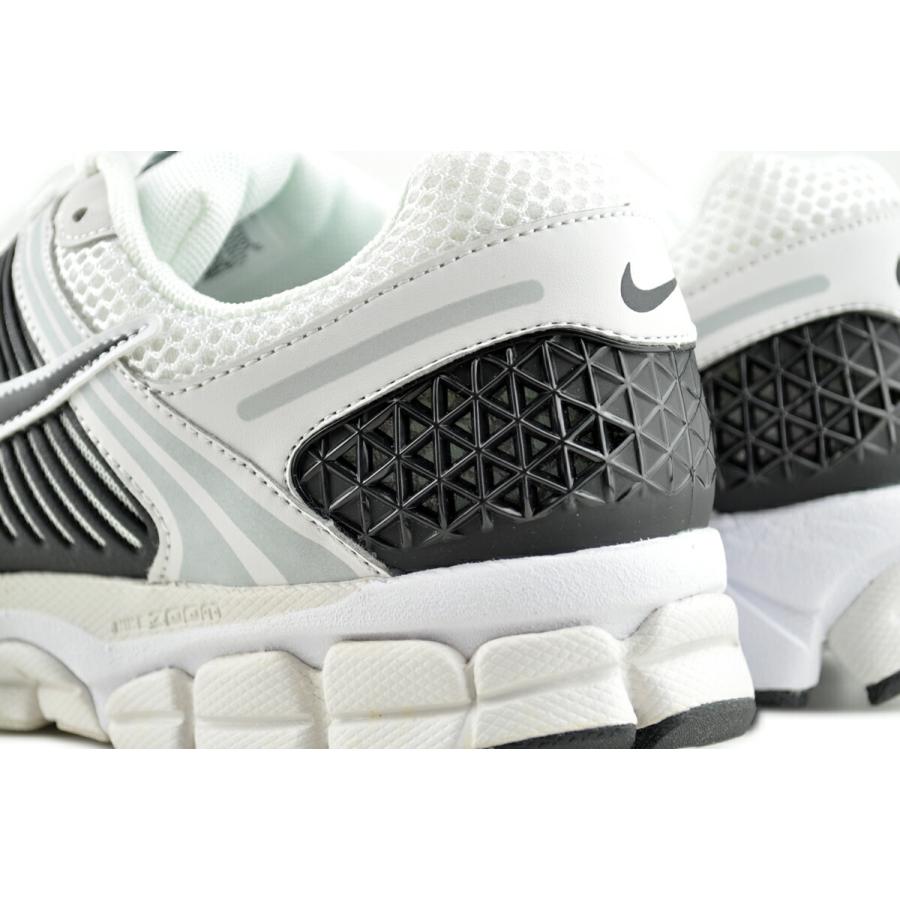 NIKE（ナイキ） NIKE ZOOM VOMERO 5 wht/blk-platinum tint fb9149-101