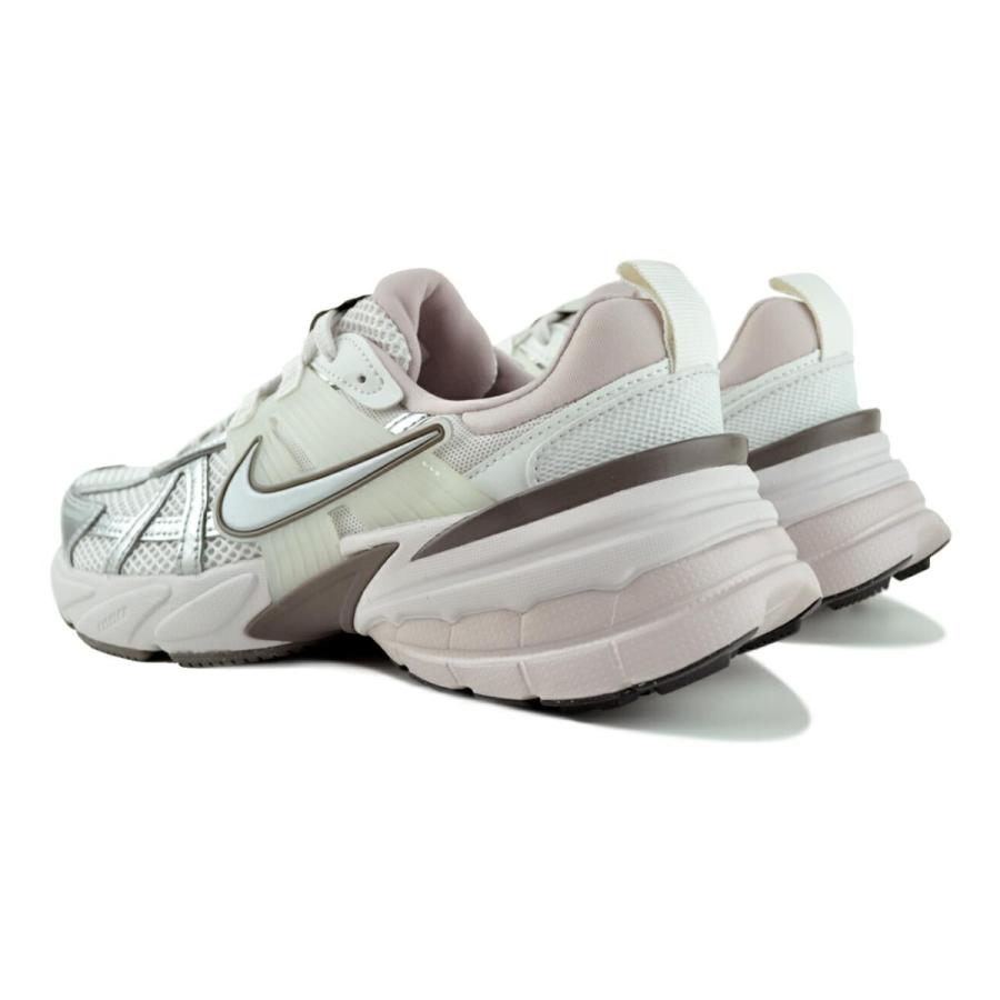 NIKE（ナイキ） NIKE WMNS V2K RUN platinum tint/metallic silver