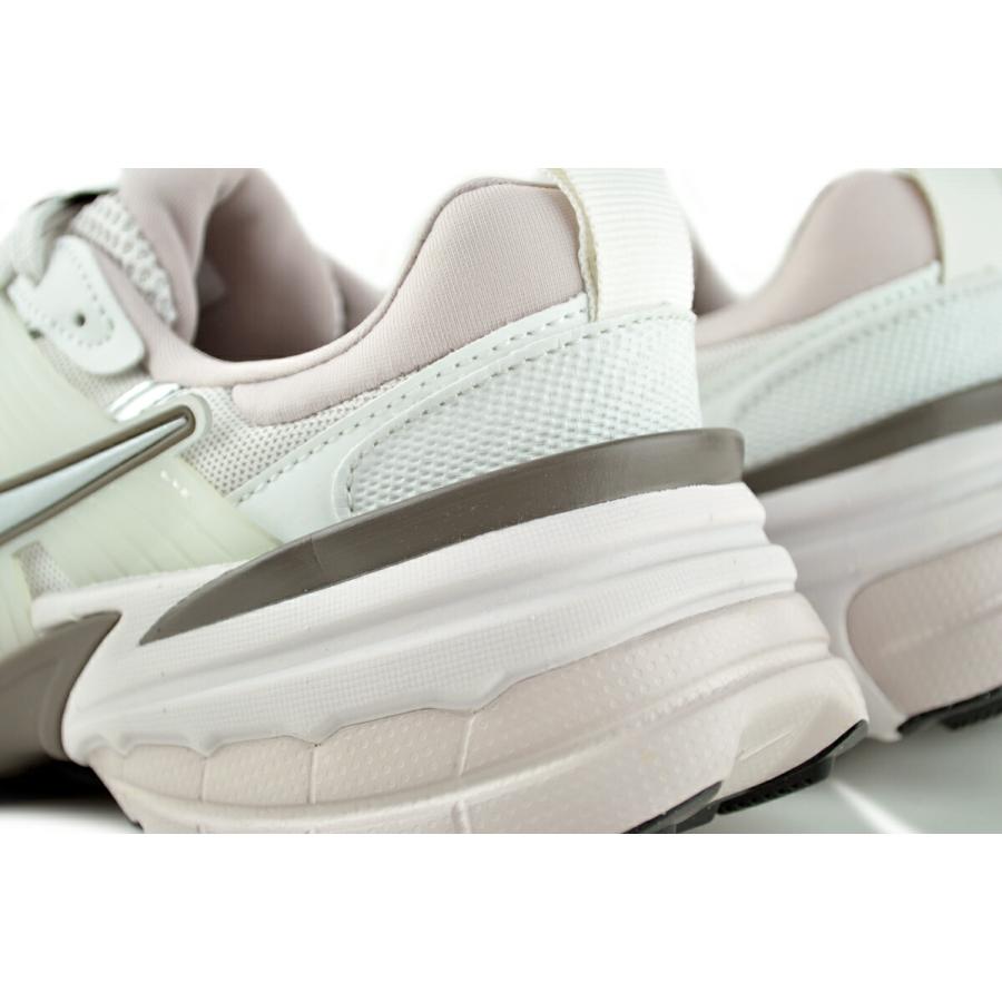 NIKE（ナイキ） NIKE WMNS V2K RUN platinum tint/metallic silver
