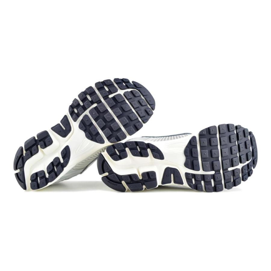 NIKE（ナイキ） NIKE WMNS ZOOM VOMERO 5 photon dust/chrome-gridiron