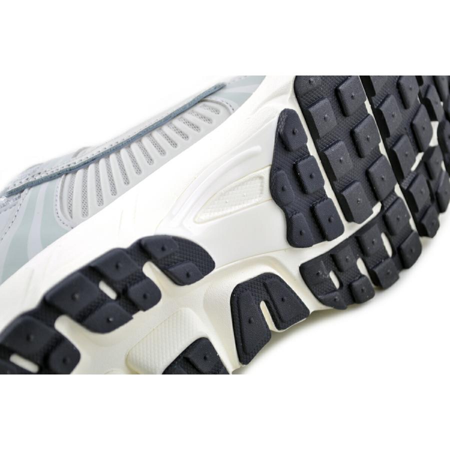 NIKE（ナイキ） NIKE WMNS ZOOM VOMERO 5 photon dust/chrome-gridiron