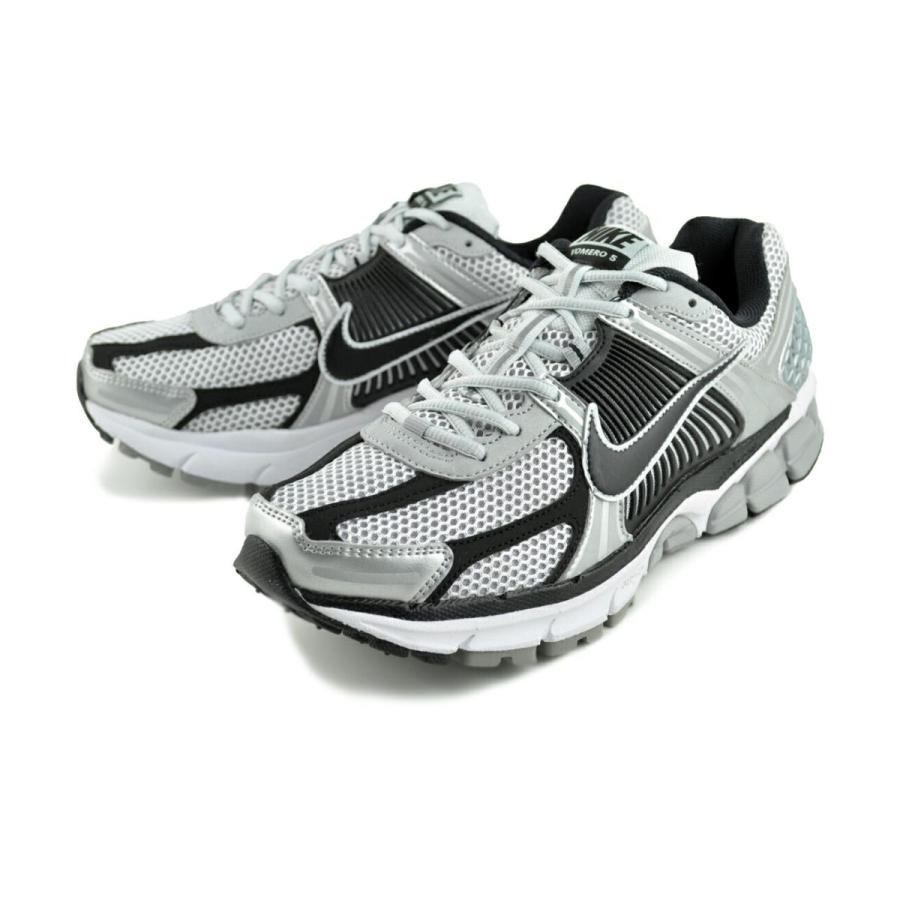 NIKE（ナイキ） NIKE ZOOM VOMERO 5 metallic silver/blk fj4151-004