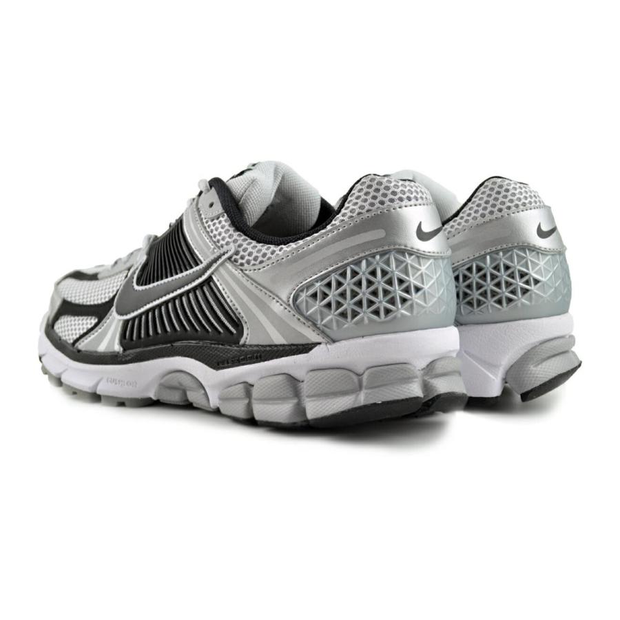 NIKE（ナイキ） NIKE ZOOM VOMERO 5 metallic silver/blk fj4151-004