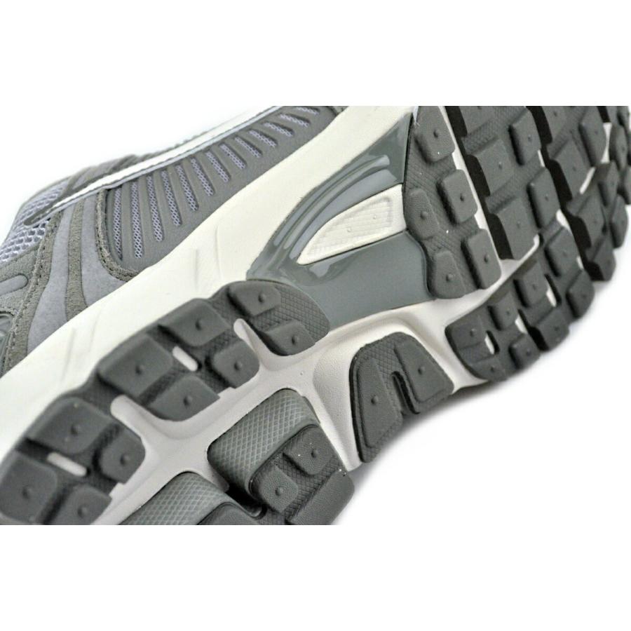 NIKE（ナイキ） NIKE ZOOM VOMERO 5 stucco/light smoke grey-phantom
