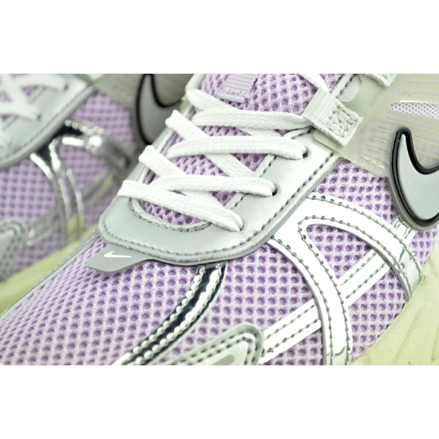NIKE（ナイキ） NIKE WMNS V2K RUN doll/metallic silver-blk hf1876