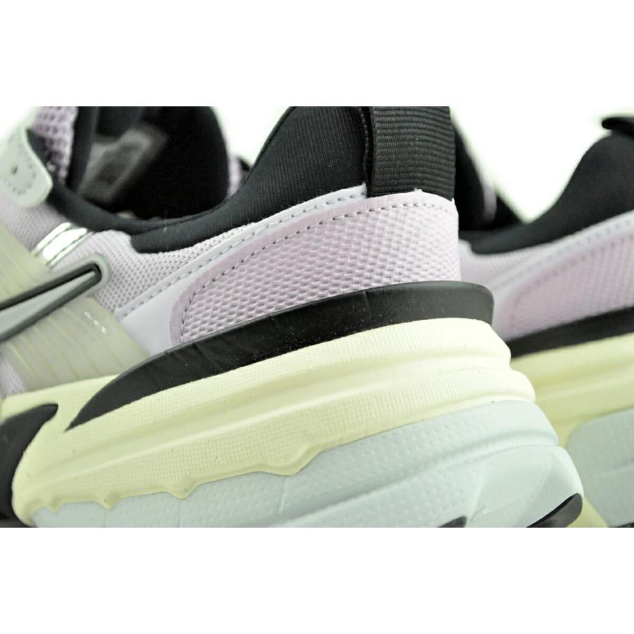 NIKE（ナイキ） NIKE WMNS V2K RUN doll/metallic silver-blk hf1876