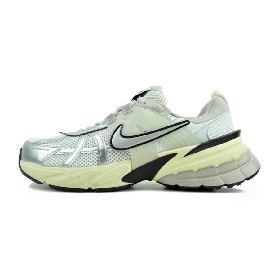 NIKE（ナイキ） NIKE V2K RUN summit white/metallic silver hj4497