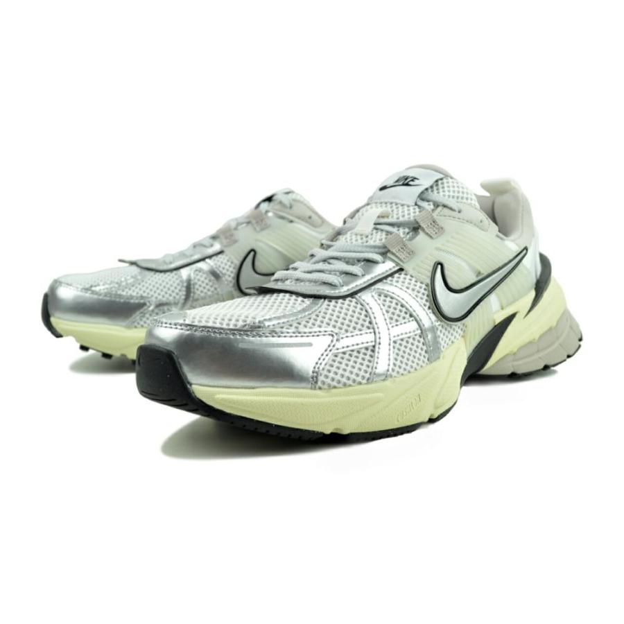 ★美品★NIKE V2K RUN ホワイト シルバー スニーカー 24cm NIKE（ナイキ） NIKE V2K RUN summit white/metallic silver hj4497