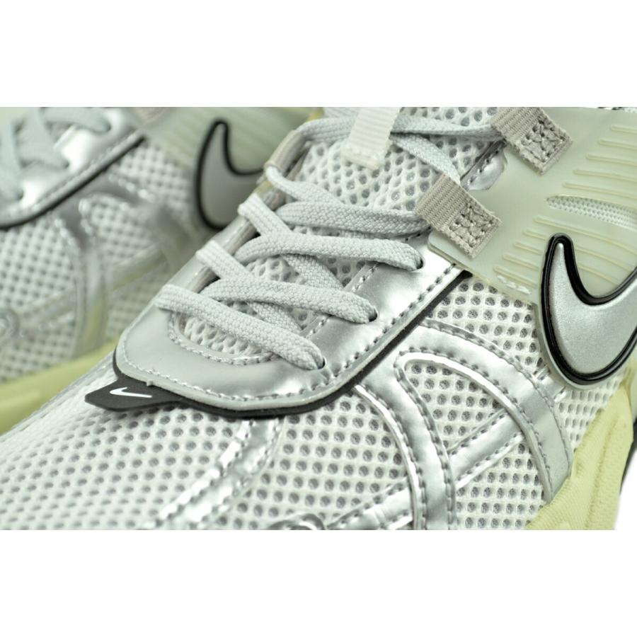 NIKE（ナイキ） NIKE V2K RUN summit white/metallic silver hj4497