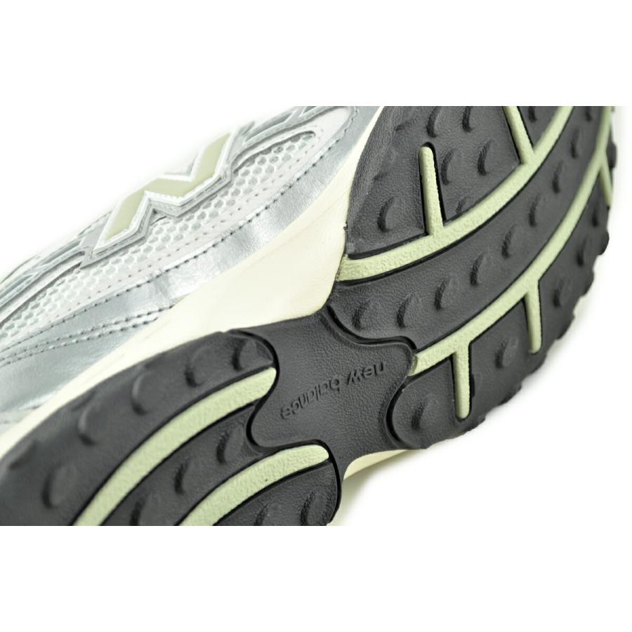 New Balance（ニューバランス） 204L シルバーメタリック ガーター