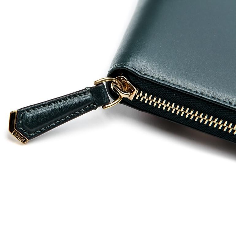 FENDI 長財布 カラフルスタッズ付き