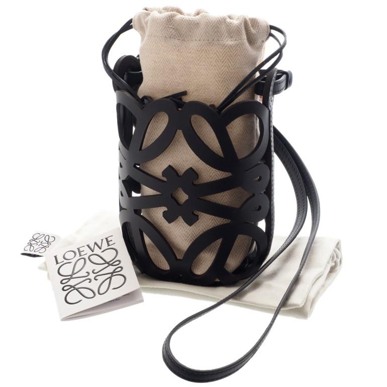 LOEWE ロエベ アナグラムカットアウト ポケット クラシック LOEWE ロエベ アナグラムカットアウト ポケット クラシック