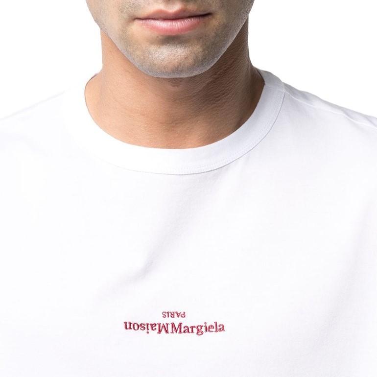 メゾンマルジェラ ディストーテッド ロゴ Tシャツ メンズレギュラーフィット 変形ロゴ刺繍 ホワイト/レッド刺繍 S30GC0701 S22816  100 RED Maison Margiela