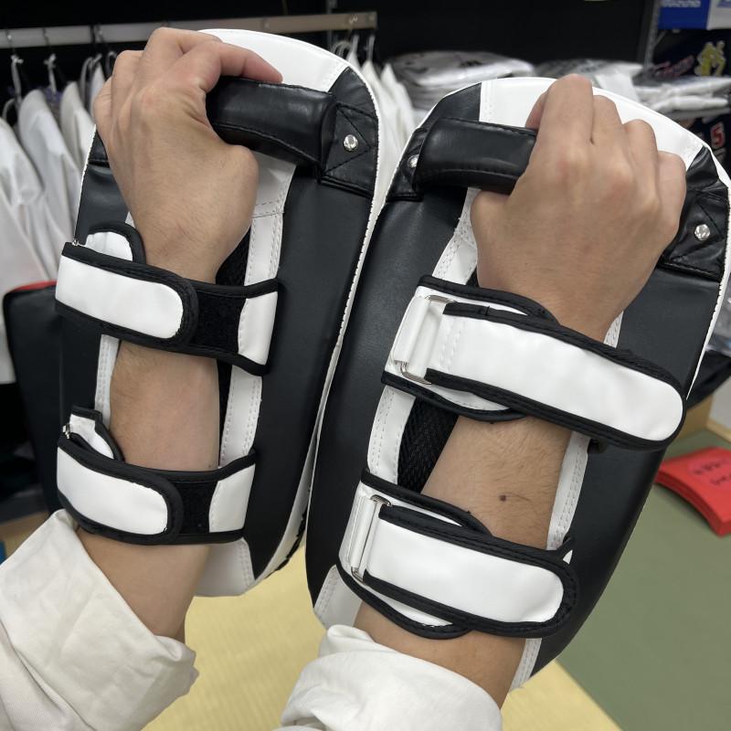 両手2個セット 空手道 キックミット 1年保証 ライナースポーツオリジナル 空手 子供から初心者向け 両手用 左右セット LSALI008 |  | 11