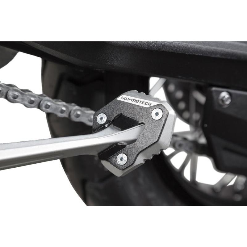 STS1110210000/S サイドスタンド エクステンション BLK/SIL TRIUMPH TIGER 800 10-17 SW-MOTECHの画像