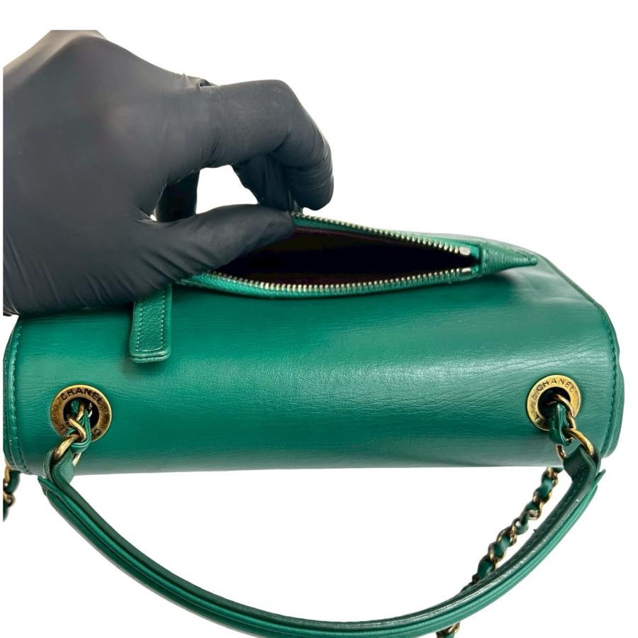 CHANEL（シャネル） 極 美品 袋付 カード シール有 23番台 ココカーブ