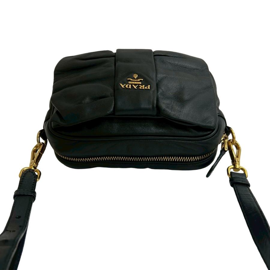 PRADA（プラダ） 極 美品 ロゴ 金具 リボン モチーフ レザー 本革 ミニ