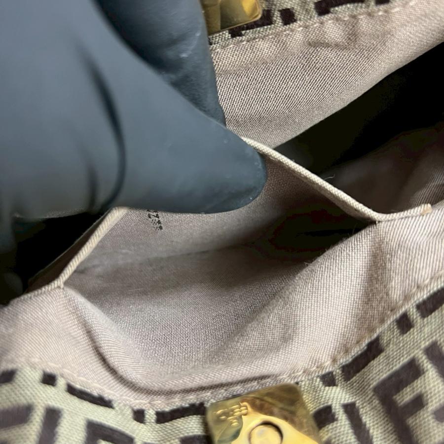 FENDI（フェンディ） 極 美品 袋付き ズッキーノ FF 柄 ロゴ 金具