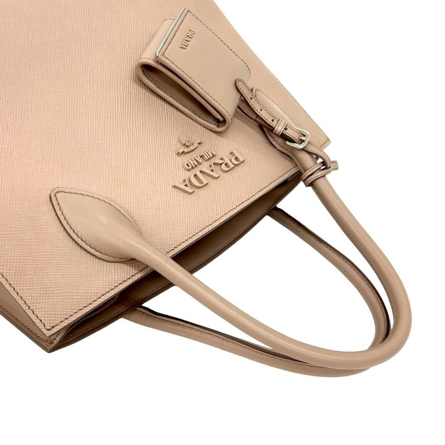 PRADA（プラダ） 極 美品 モノクローム ロゴ 金具 サフィアーノ レザー