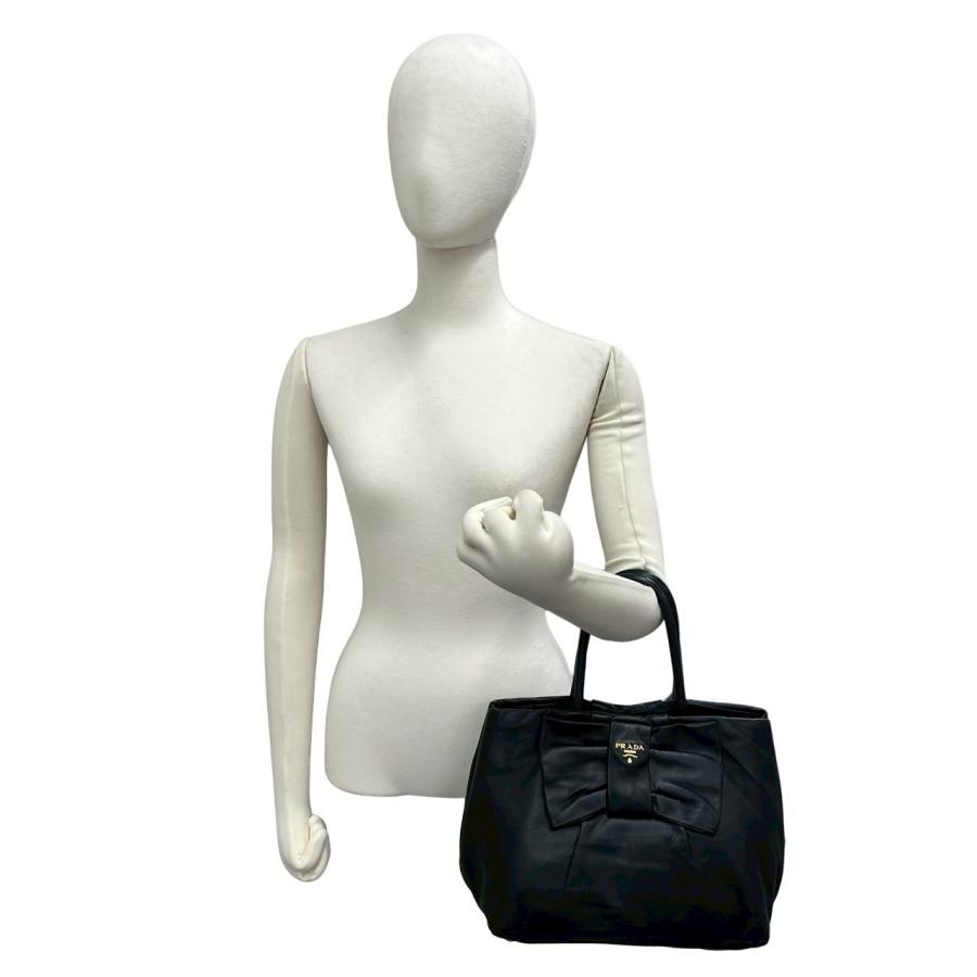 PRADA（プラダ） 極 美品 ロゴ 金具 リボン モチーフ レザー 本革