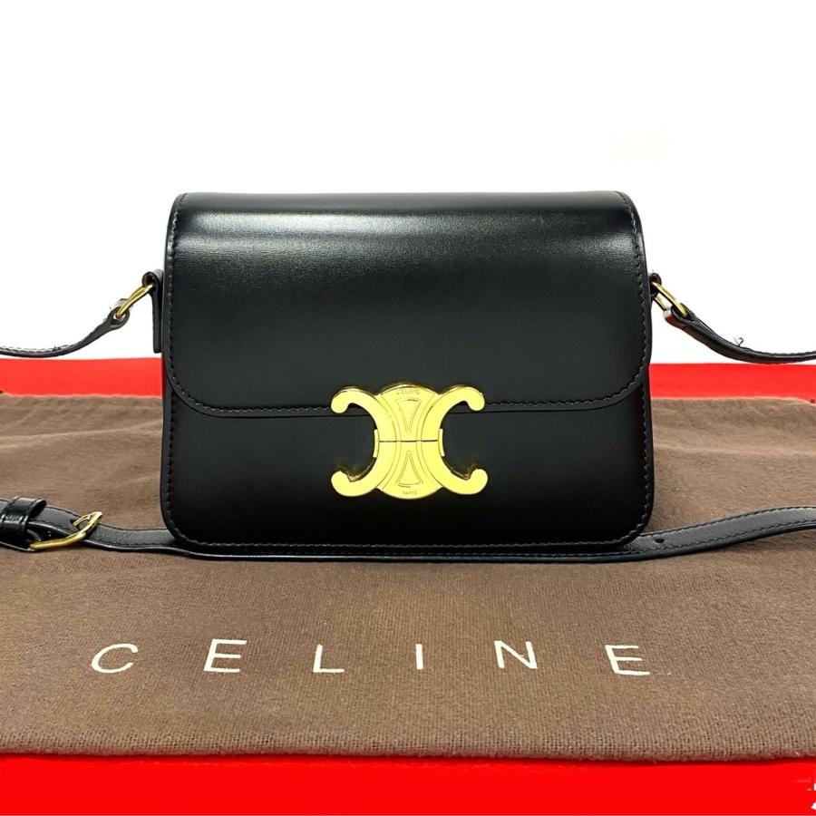 最近おしゃれな子がみんな持ってる!『CELINE』のロゴ入りバッグ 最近おしゃれな子がみんな持ってる!『CELINE』のロゴ入りバッグ