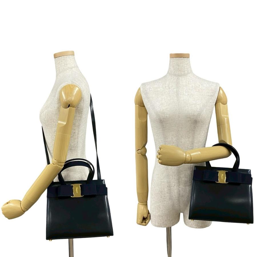 極 美品 Salvatore Ferragamo サルヴァトーレフェラガモ ヴァラ 極 美品 Salvatore Ferragamo サルヴァトーレフェラガモ ヴァラ