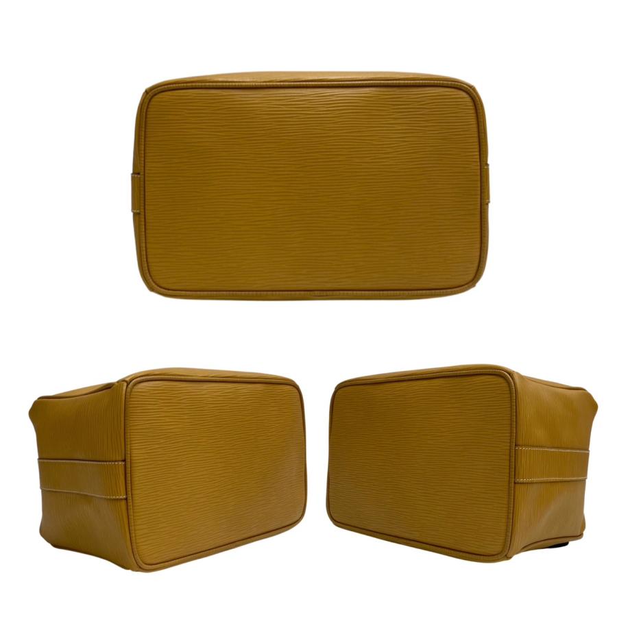 FENDI（フェンディ） 極 美品 保存箱 保存袋付 FF ロゴ チャーム 金具