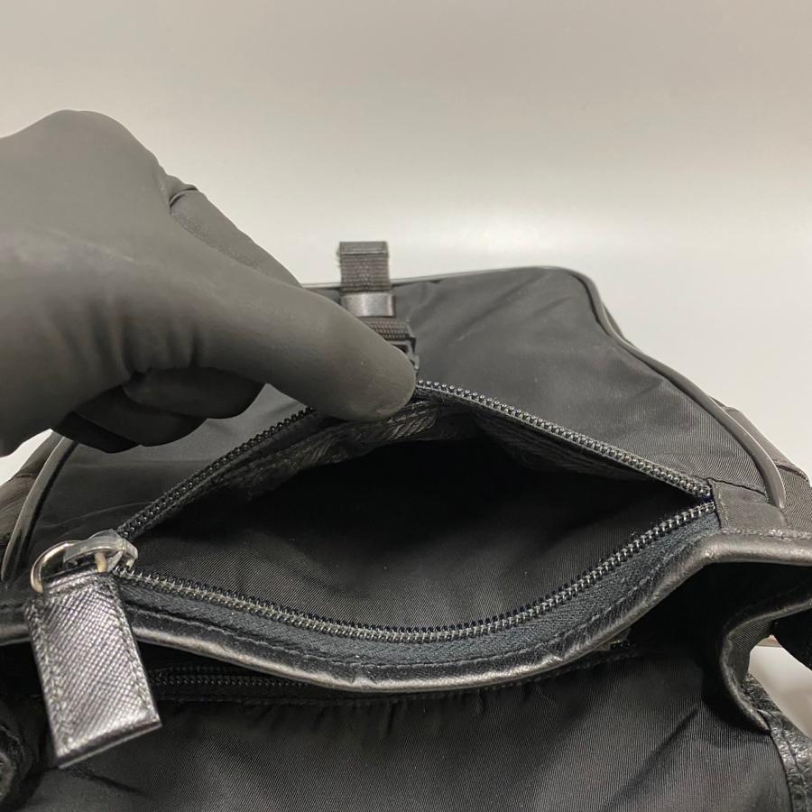 PRADA（プラダ） 極上 美品 希少品 カード付 三角ロゴ 金具 ナイロン