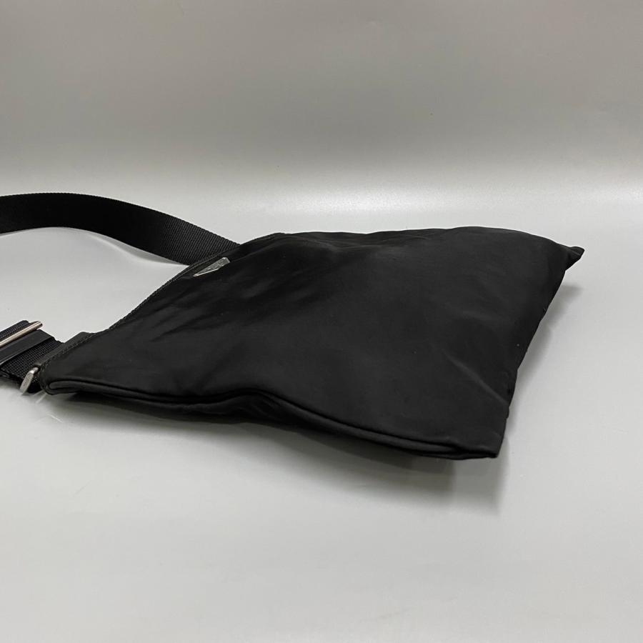 PRADA（プラダ） 美品 レア品 三角ロゴ 金具 ナイロン ミニ ショルダー