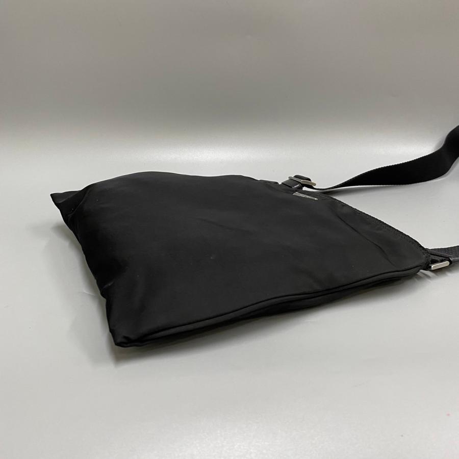 プラダ ミニショルダーバッグ サコッシュ 斜めがけ 三角ロゴ ナイロン 男女可能 PRADA（プラダ） 美品 レア品 三角ロゴ 金具 ナイロン ミニ ショルダー