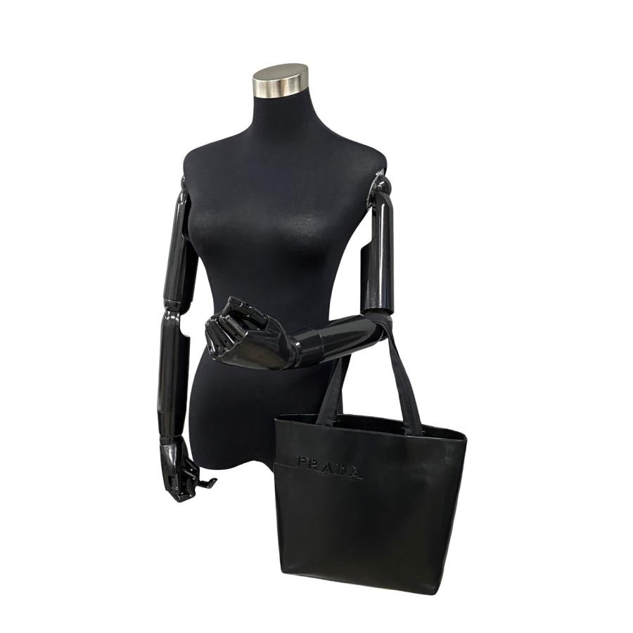 PRADA ほぼ未使用 レア品 プラダ パンチング ロゴ レザー 本革 PRADA ほぼ未使用 レア品 プラダ パンチング ロゴ レザー 本革
