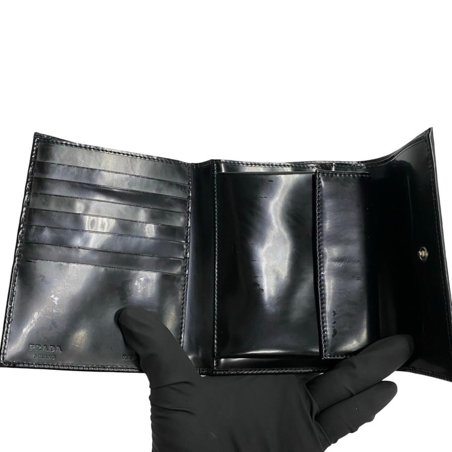 PRADA ほぼ未使用 希少品 箱付 プラダ ロゴ エナメル 二つ折り PRADA ほぼ未使用 希少品 箱付 プラダ ロゴ エナメル 二つ折り