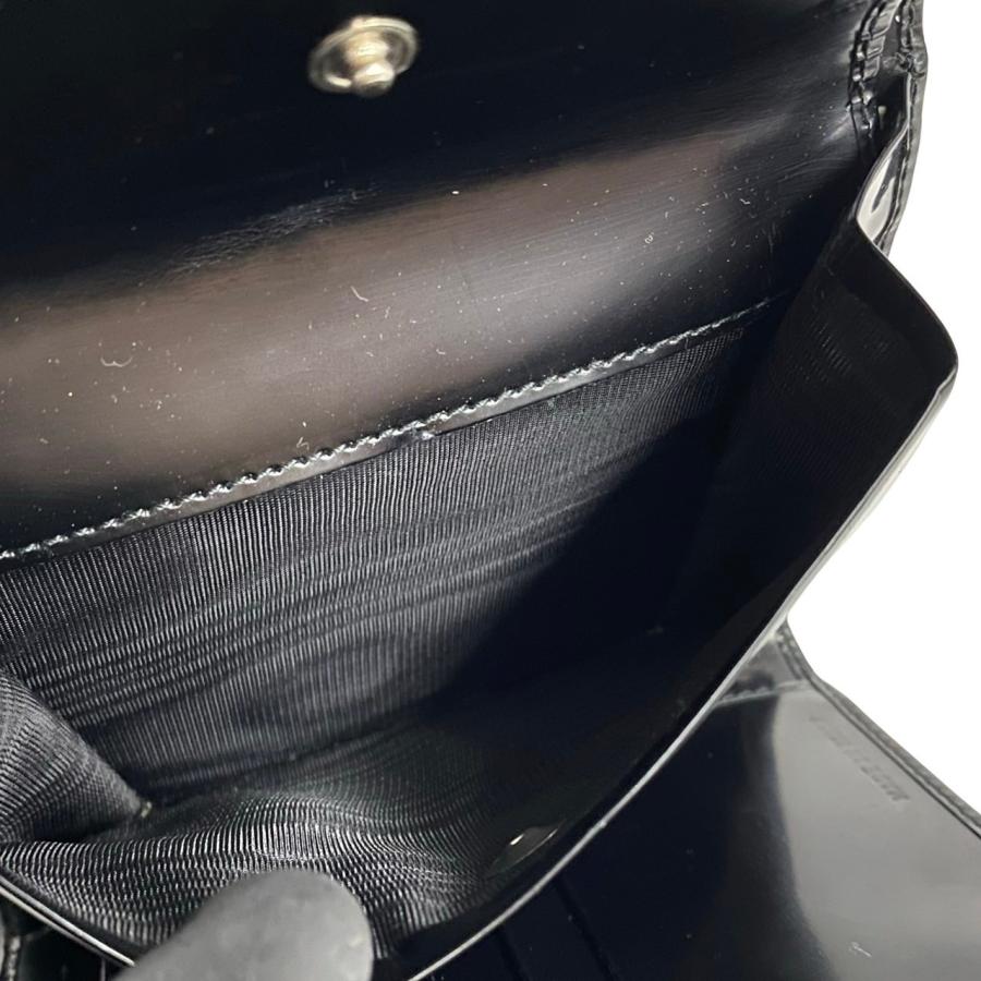 PRADA ほぼ未使用 希少品 箱付 プラダ ロゴ エナメル 二つ折り PRADA ほぼ未使用 希少品 箱付 プラダ ロゴ エナメル 二つ折り