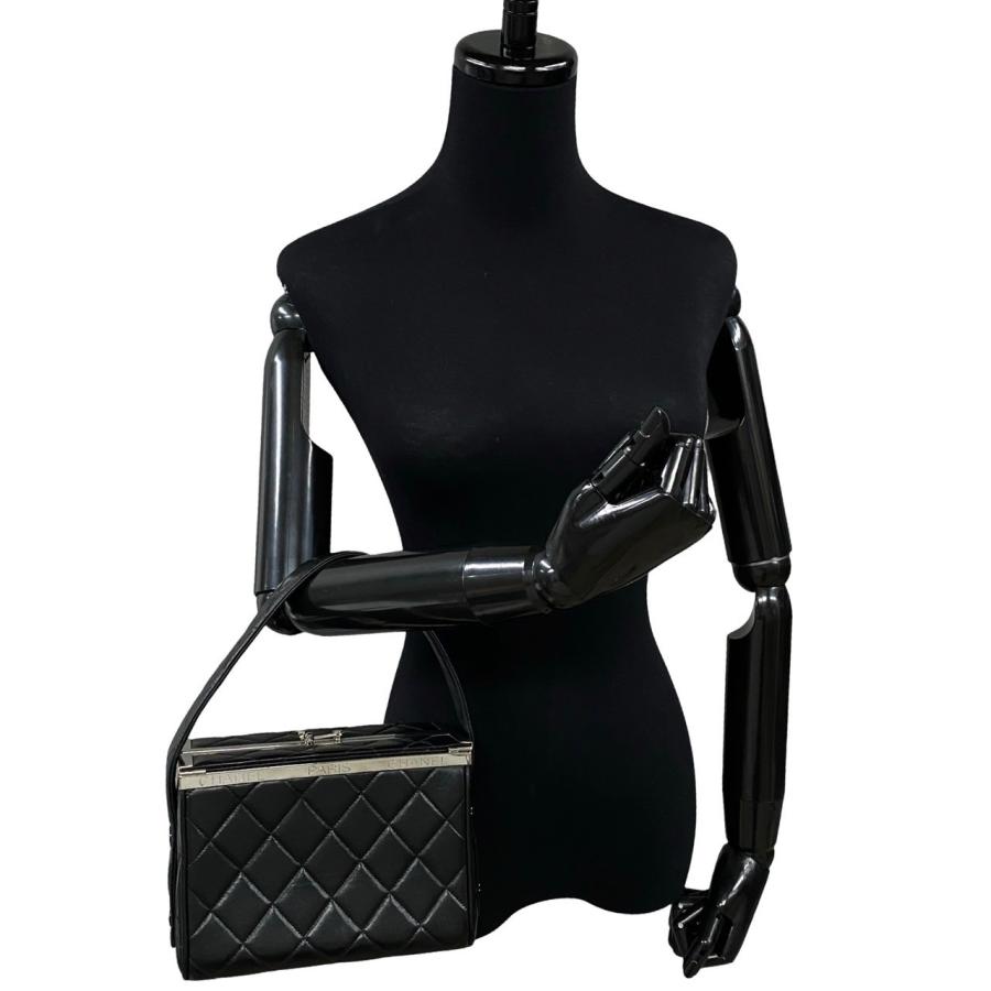 CHANEL 極 美品 希少品 シール有 4番台 シャネル 観音バニティ CHANEL 極 美品 希少品 シール有 4番台 シャネル 観音バニティ