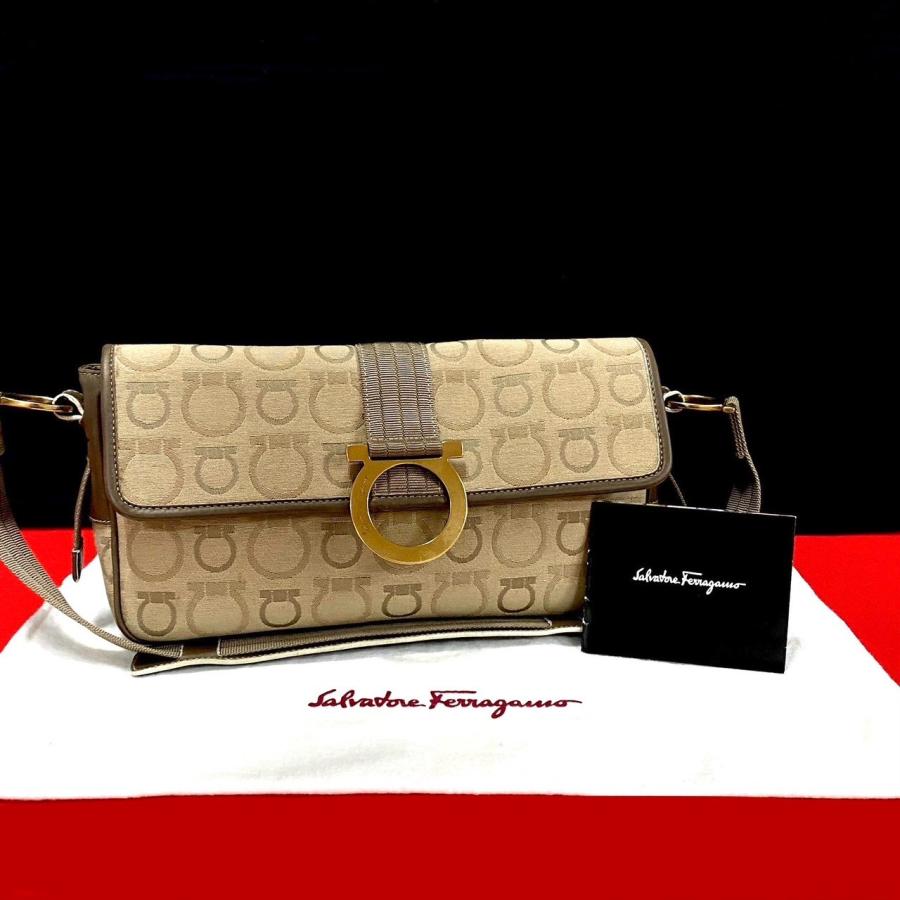 極 美品 Salvatore Ferragamo サルヴァトーレフェラガモ ガンチーニ 