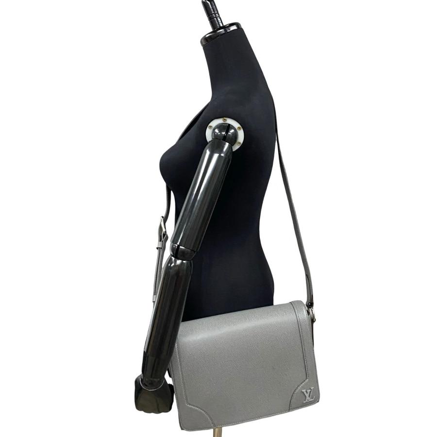 LOUIS VUITTON（ルイ・ヴィトン） 未使用保管品 箱 袋付き ニュー 