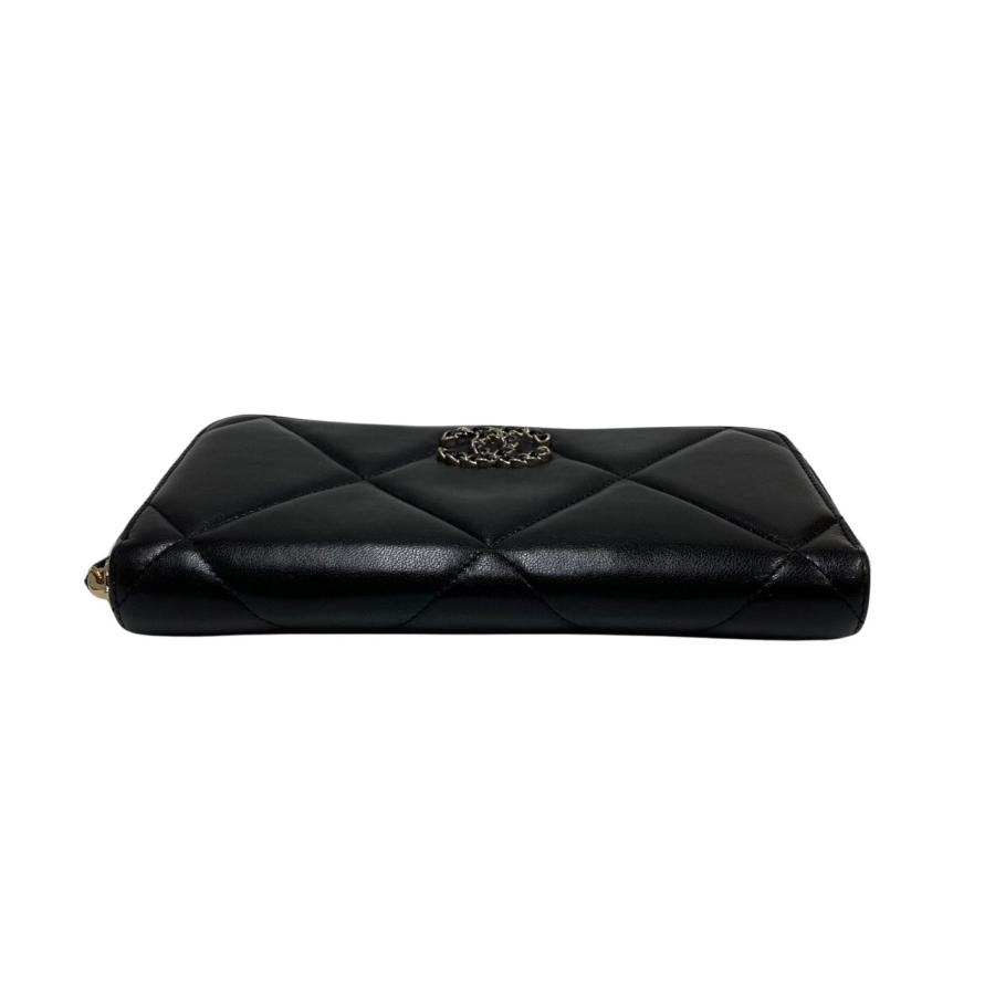 CHANEL（シャネル） 極 美品 シール有 31番台 シャネル19 マトラッセ