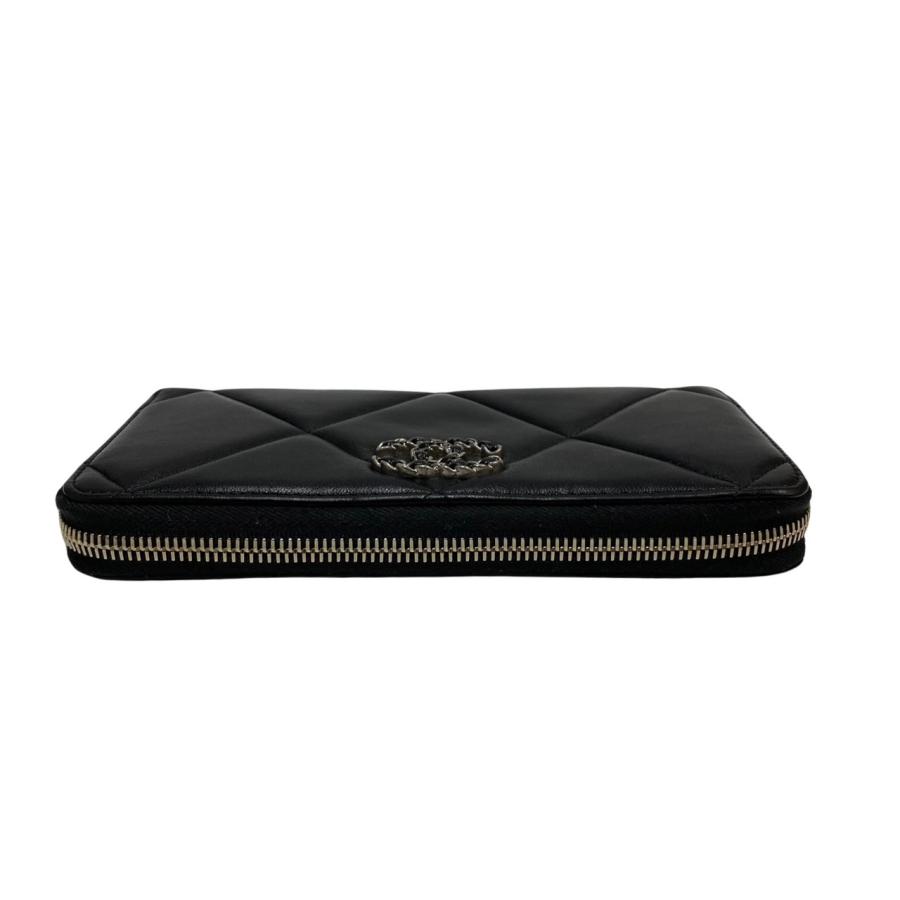 CHANEL 極 美品 シール有 31番台 シャネル シャネル19 マトラッセ 