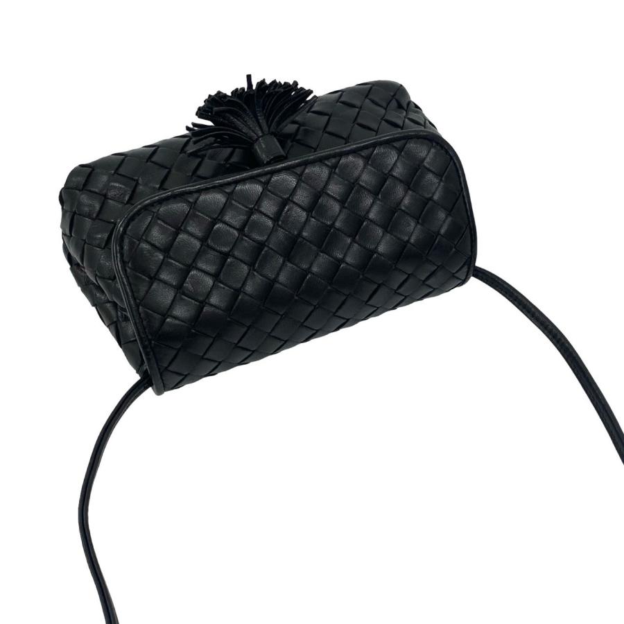 ボッテガヴェネタ黒いレザーショルダーバッグ タッセル付き 極 美品 BOTTEGA VENETA ボッテガヴェネタ イントレチャート