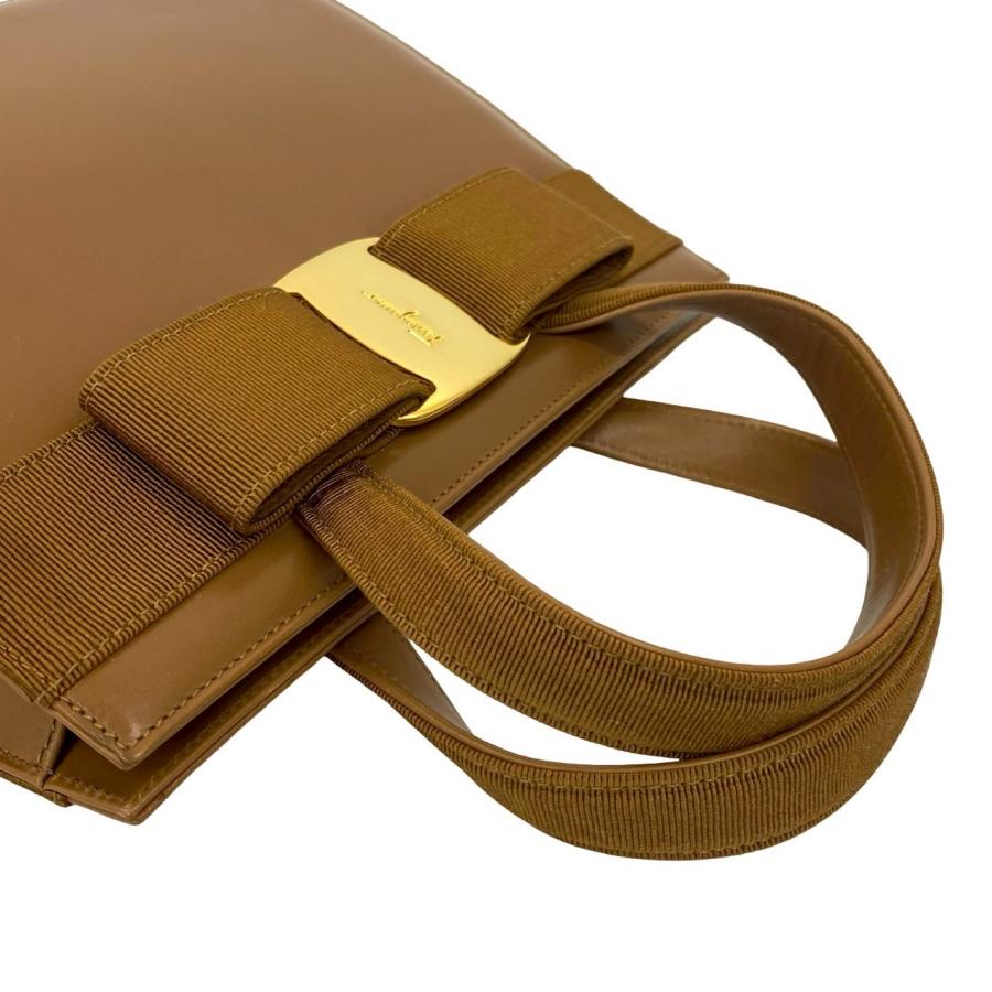 極 美品 袋付き Salvatore Ferragamo サルヴァトーレフェラガモ ヴァラ