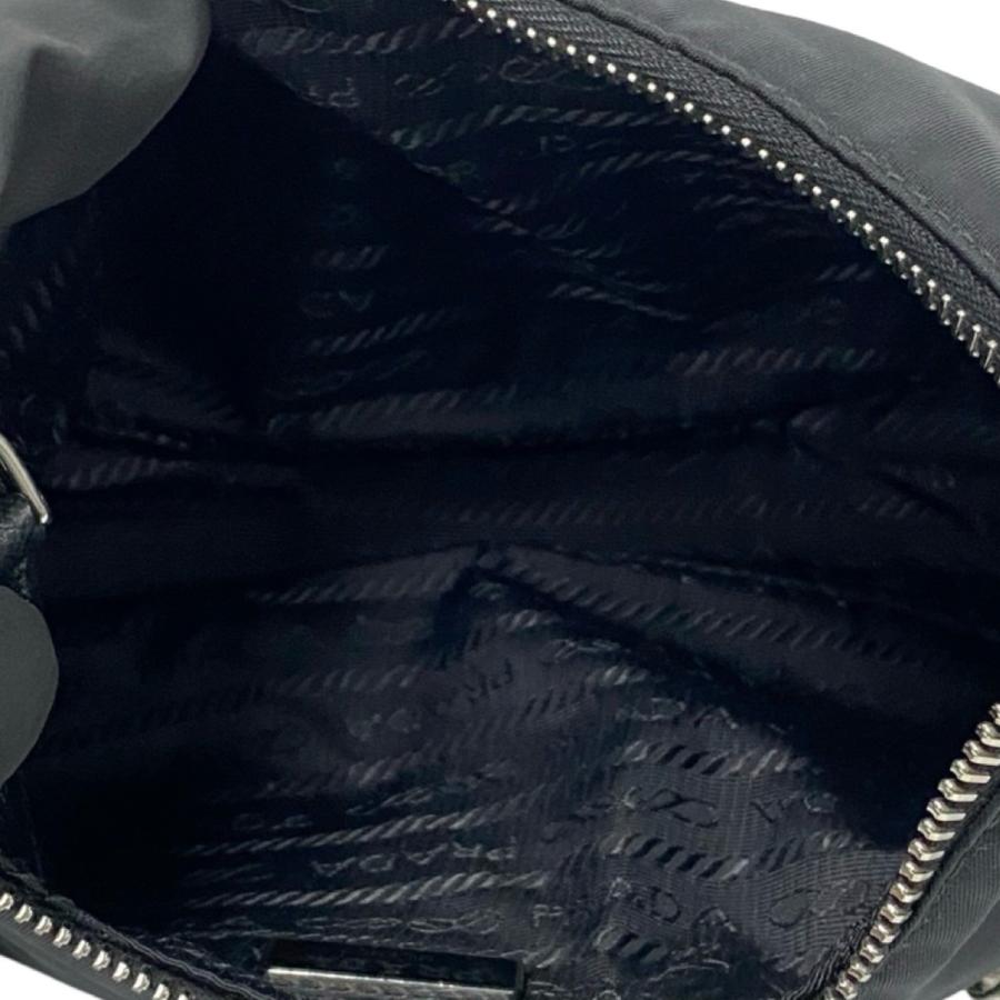 PRADA（プラダ） ほぼ未使用 希少品 Re:Edition 三角ロゴ 金具