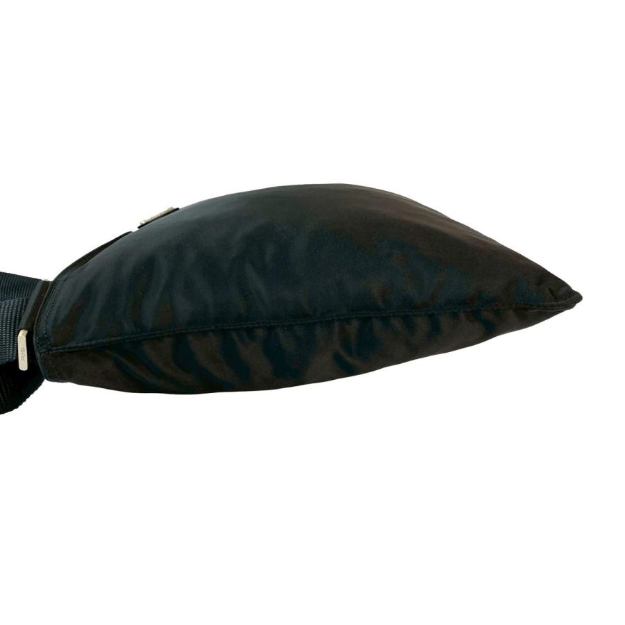 PRADA（プラダ） 極 美品 三角ロゴ プレート 金具 テスート ナイロン