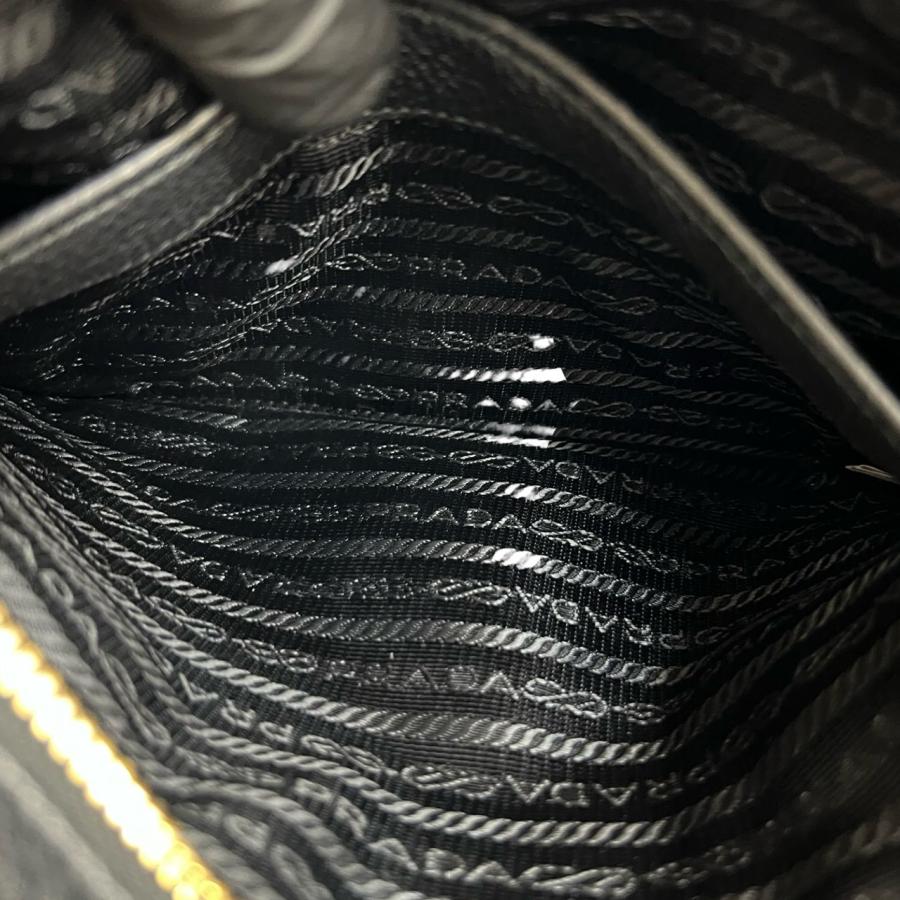 PRADA（プラダ） 極 美品 希少品 ロゴ ゴールド 金具 レザー 本革 ミニ